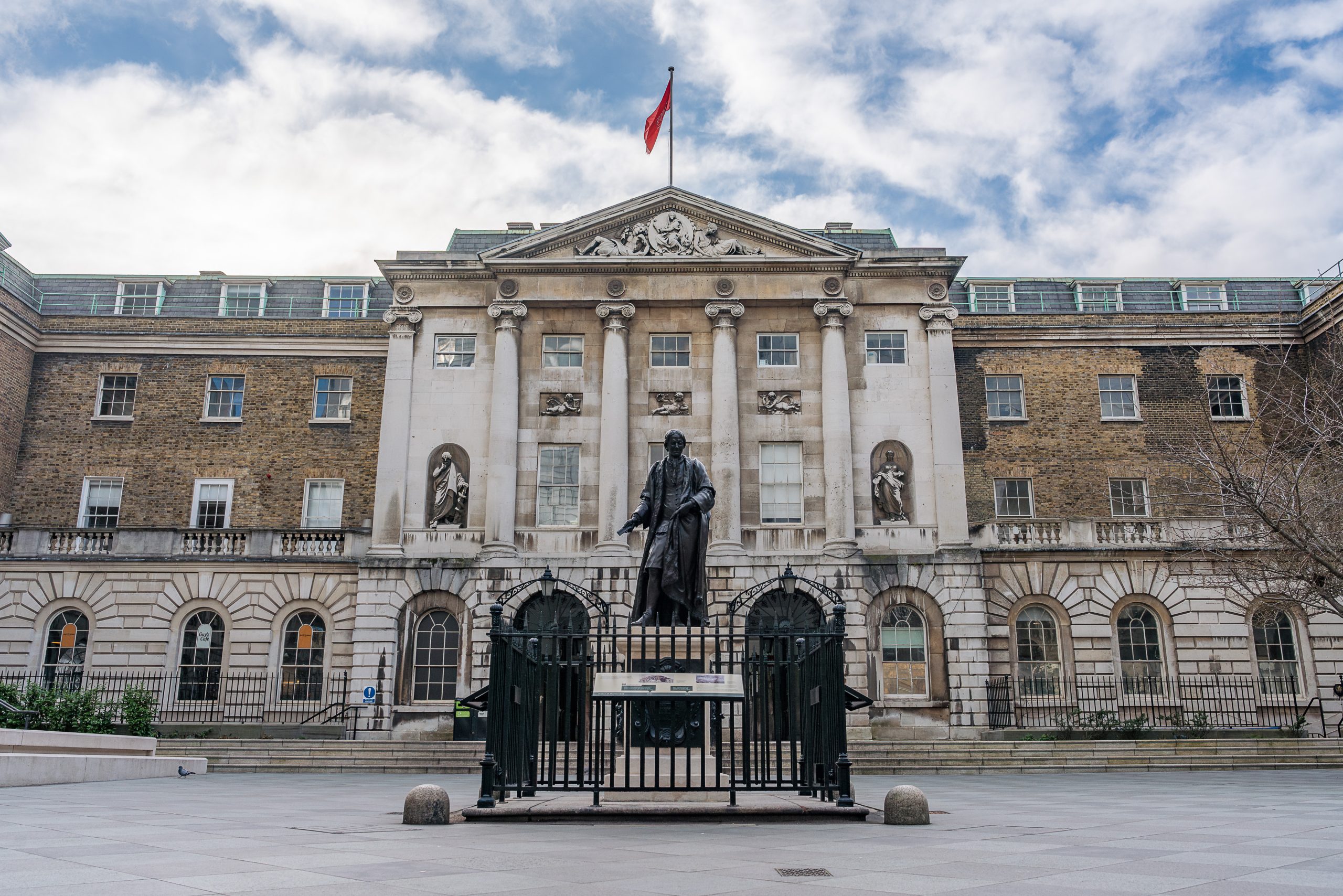 Guy’s Hospital: Three Centuries at the Heart of London Bridge